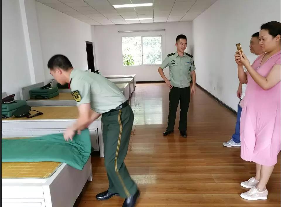 八一慰問消防兵,兄弟企業獻愛心